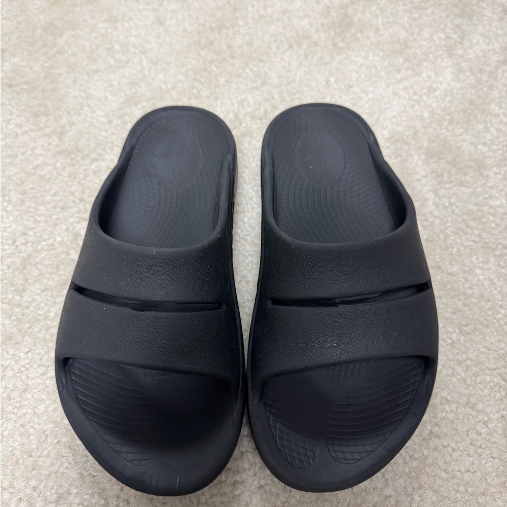 OOFOS Black Women's Sandals